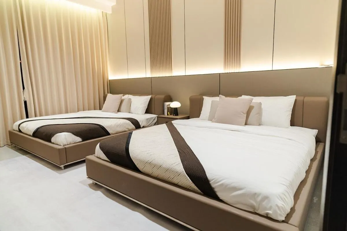 Georgetown Stylish Design Jacuzzi Ktv 5Br 16Pax D Villa George Town