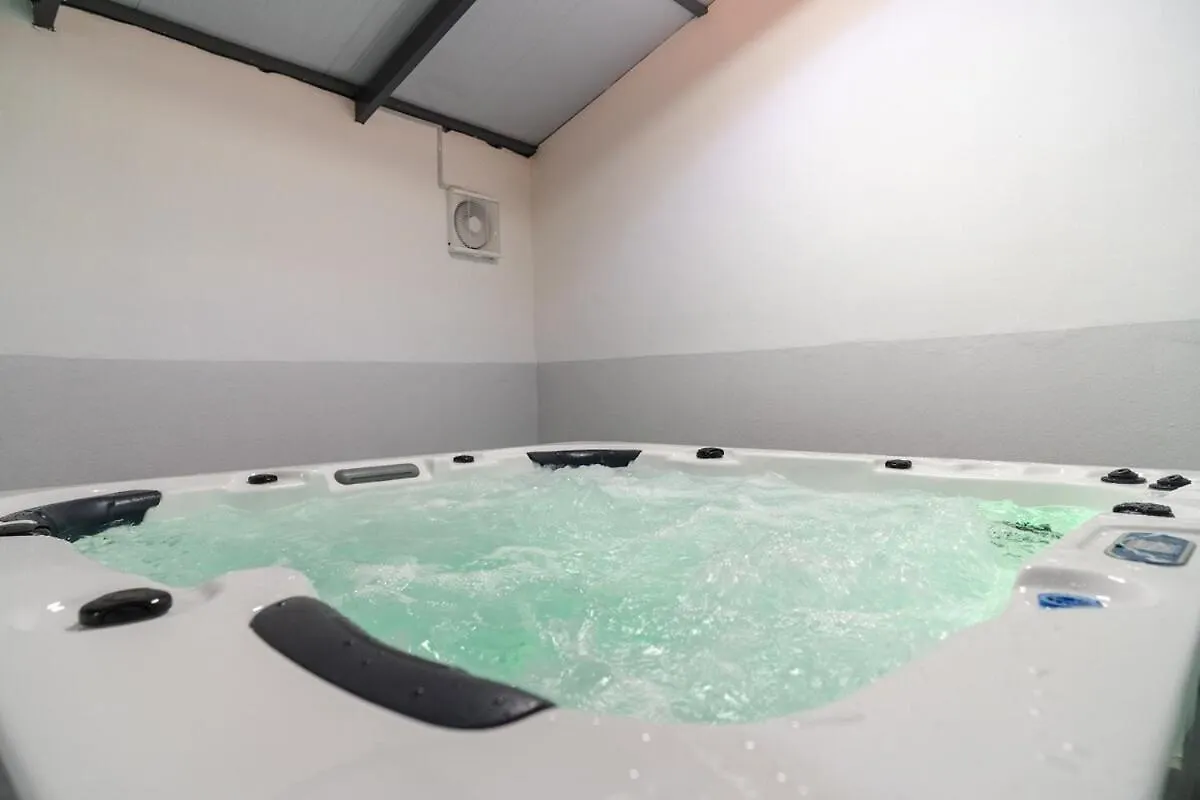 Tatil Evi Georgetown Stylish Design Jacuzzi Ktv 5Br 16Pax D Villa